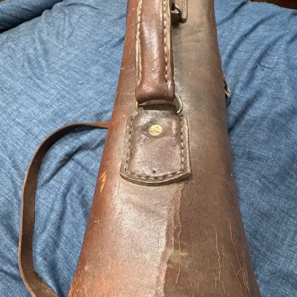 Brown Vintage Leather Briefcase with Adjustable Strap and Buckle Closure - Picture 4 of 14